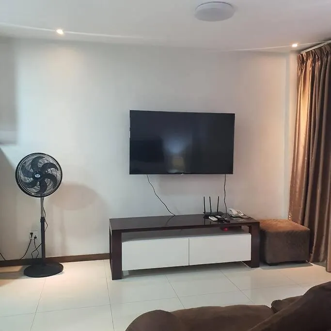 Sheryll Escapes - 305 La Grande, Cozy Condo With Hotel Amenities! Ángeles Apartamento